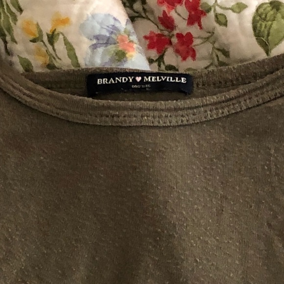 Brandy Melville tee - Picture 3 of 3